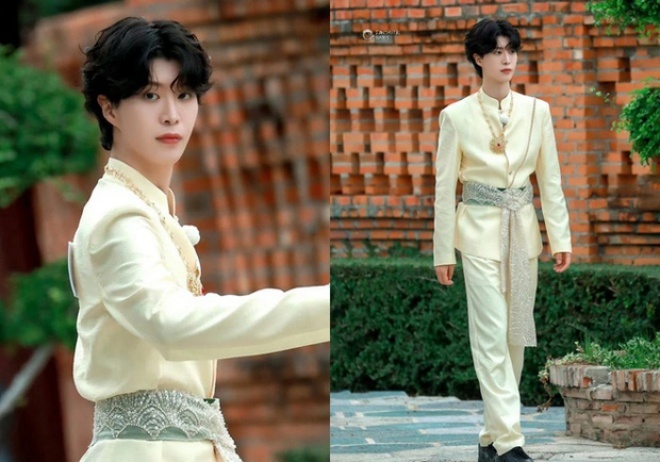 Phạm Thừa Thừa dù mặc trang phục gì cũng rất đẹp trai.