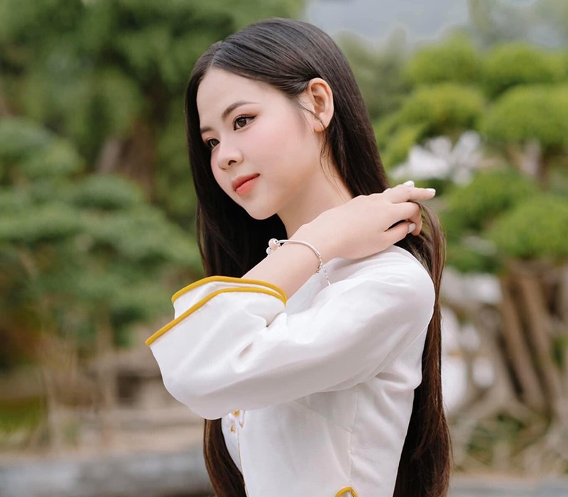 Ngân Hà năm nay 20 tuổi, hoa khôi bóng chuyền Đà Nẵng, cô là thí sinh đầu tiên vào top 20 Miss World Vietnam 2023. 
