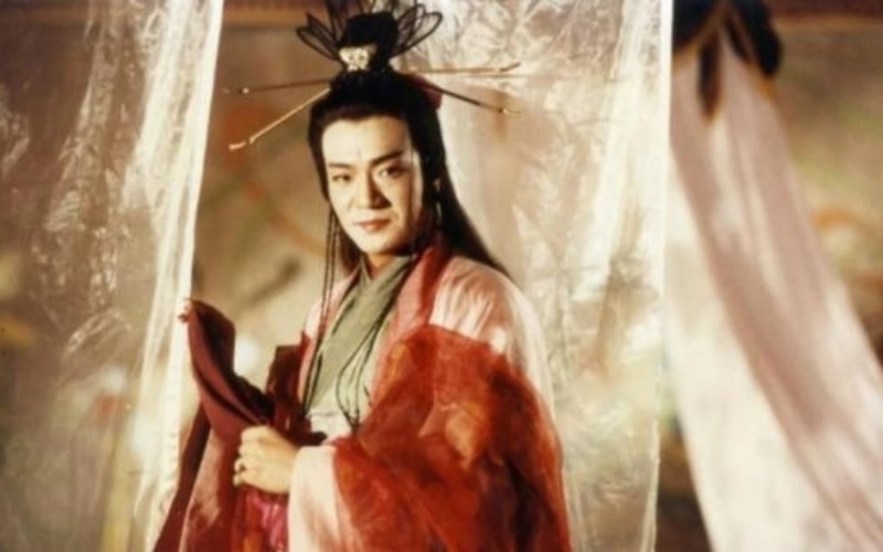 Lỗ Chấn Thuận từng là ngôi sao nổi tiếng khắp châu Á với vai diễn Đông Phương Bất Bại trong Tiếu ngạo giang hồ 1996. Ông đã khắc họa rất thành công hình ảnh một giáo chủ đủ độ ẻo lả, độc ác và võ công thượng thừa.
