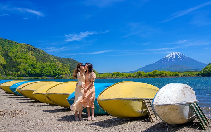 "Thật quá may mắn khi lưu lại Fuji-san 3 ngày thì ngày nào trời cũng xanh trong, nắng cũng ươm vàng".
