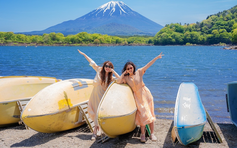 Cô cho biết 2 mẹ con còn được một bạn trẻ nhiệt thành, tốt bụng dẫn đi nơi ngắm núi Phú Sĩ đẹp nhất, có đồ ăn địa phương ngon nhất.
