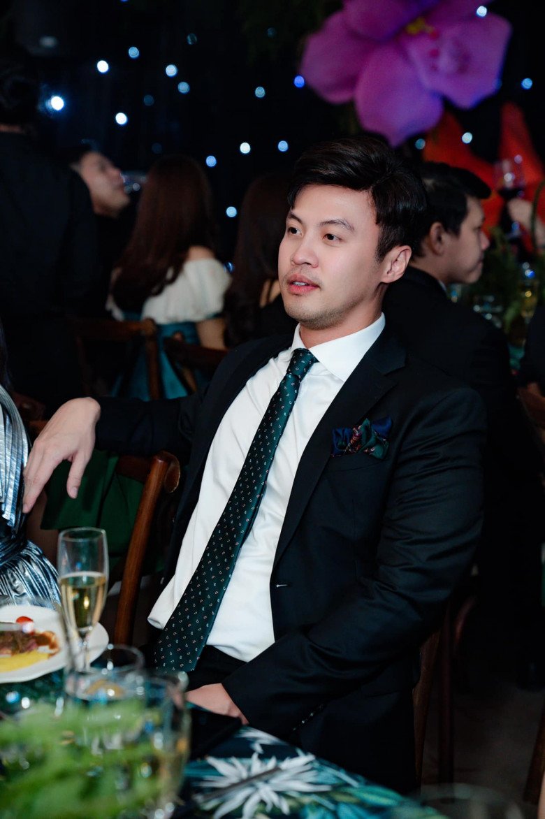 Vị amp;#34;cá mậpamp;#34; là ông mai của Hoa hậu Đặng Thu Thảo: Độc thân giàu có tuổi 40, sống trong biệt thự rộng mênh mông - 3