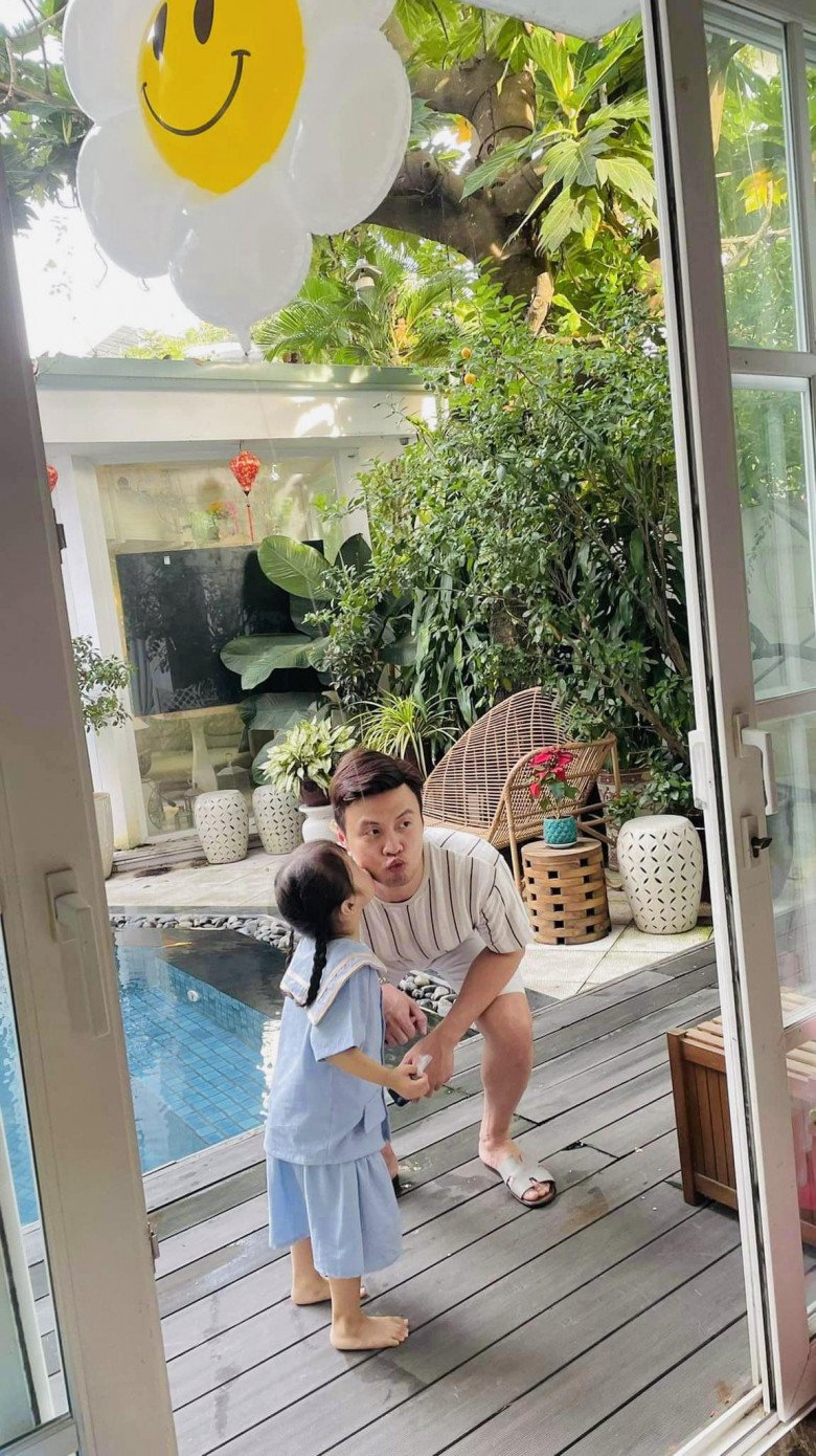 Vị amp;#34;cá mậpamp;#34; là ông mai của Hoa hậu Đặng Thu Thảo: Độc thân giàu có tuổi 40, sống trong biệt thự rộng mênh mông - 13