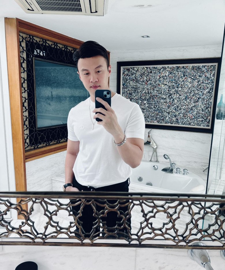 img srchttps://cdn.eva.vn/upload/2-2023/images/2023-06-13/vi-ca-map-la-ong-mai-cua-hoa-hau-dang-thu-thao-doc-than-giau-co-tuoi-40-song-trong-biet-thu-rong-men-khoa2-1686649306-927-width640height724.jpg /