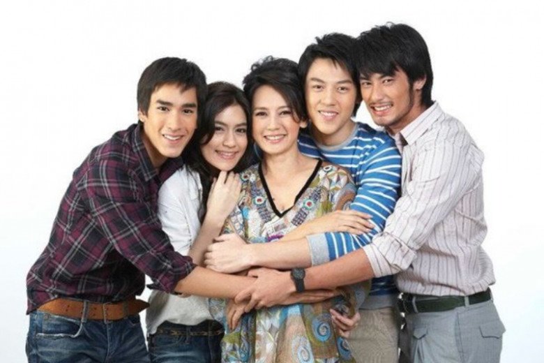 Bộ phim 4 đứa con của núi chính là nơi gặp gỡ đầu tiên của 2 người.