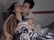 Yêu con - Mẹ bỉm tỉnh dậy giữa đêm dỗ con, hành động của người chồng khiến ai cũng ngưỡng mộ