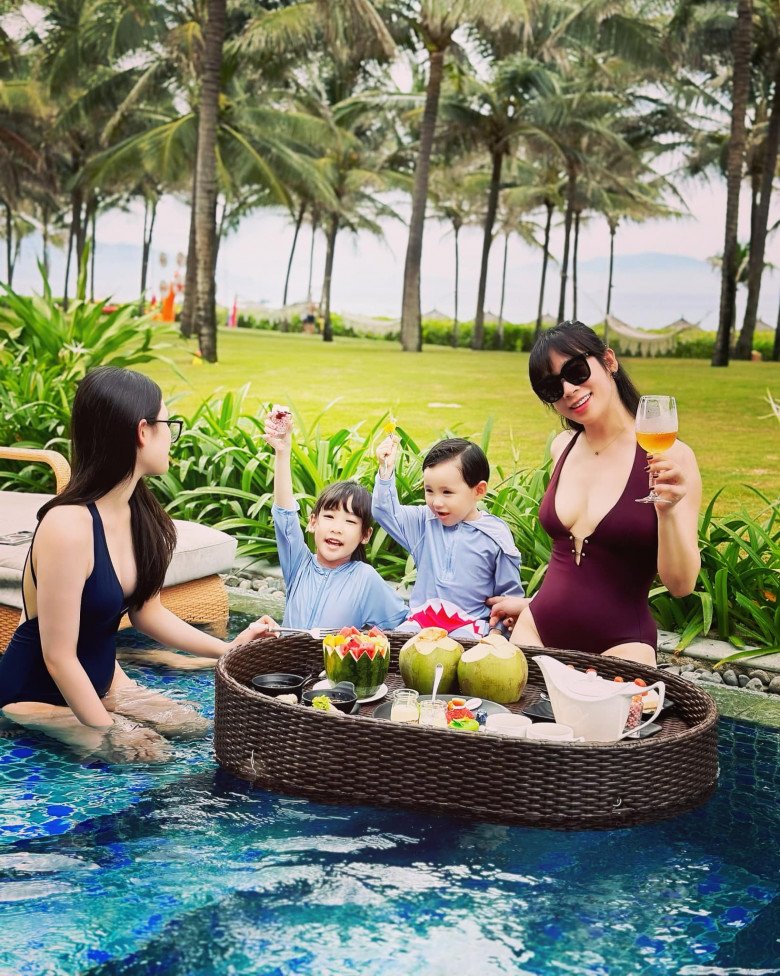 MC Quốc Khánh được ngưỡng mộ bởi có sự nghiệp thành công và gia đình hạnh phúc viên mãn.