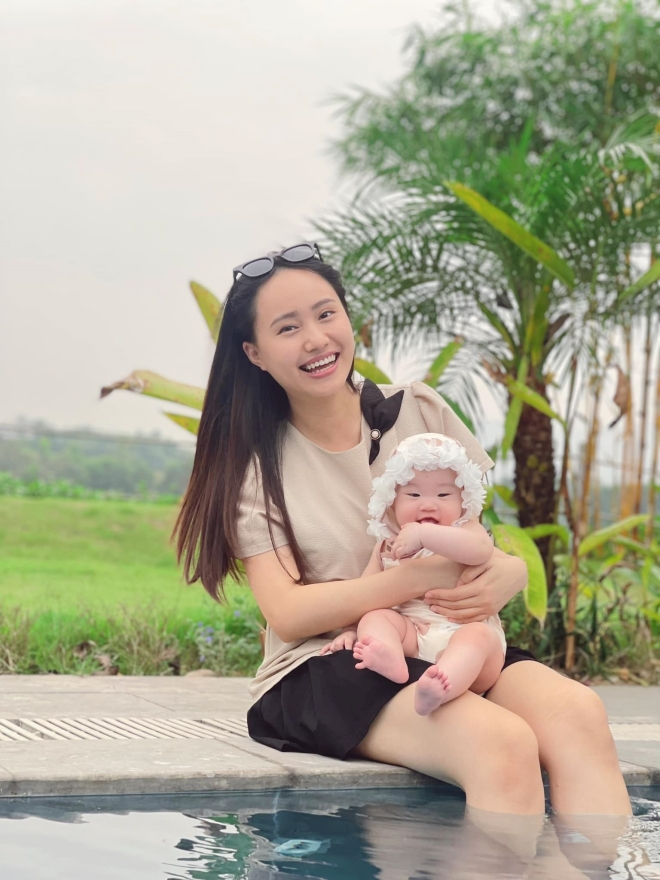 Dù bận rộn, Xuân Anh luôn cố gắng xắp sếp dành thời gian bên con.