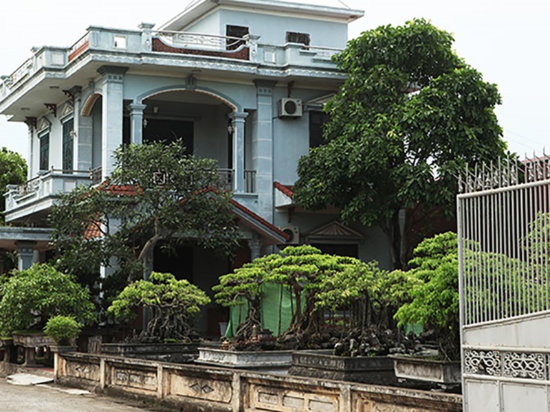 Ngôi làng này có cả trăm tỷ phú, sở hữu những doanh nghiệp trị giá ít thì vài tỷ, nhiều thì cả ngàn tỷ đồng. Mỗi năm, làng lại có vài người ghi tên mình vào danh sách tỷ phú mới.. 
