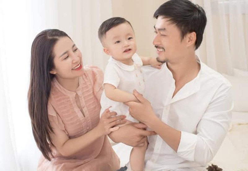 Mặc dù đều bận rộn công việc nghệ thuật nhưng theo chị Ngọc Huyền, cả hai luôn cố gắng sắp xếp nhiều thời gian rảnh cho gia đình.
