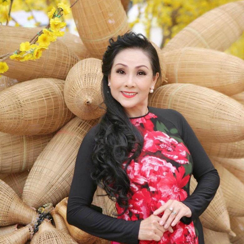 Hồng Phượng cho biết mẹ cô - nghệ sĩ Hồng Nhung mới là người ra quyết định kiện tụng giành tài sản.
