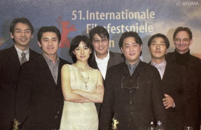 Lee Young Ae của 22 năm trước đẹp với khí chất ấn tượng bên dàn sao nam.