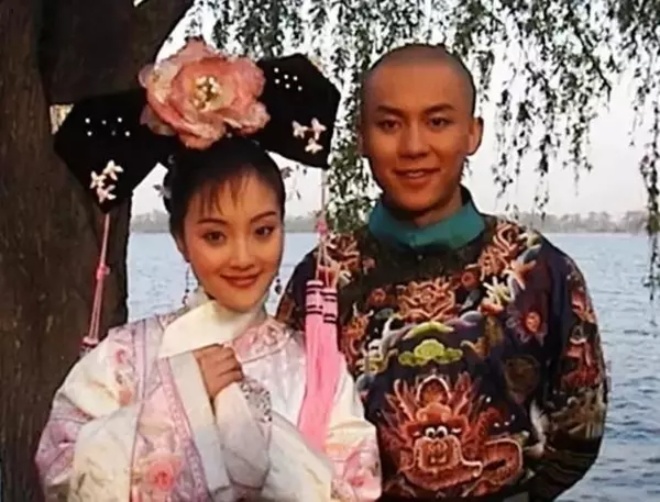 Cả hai có một thời gian hẹn hò ngắn. 