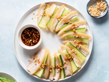 Luộc ba chỉ lợn kiểu này một bữa ngày hè làm vài đĩa đầy cả nhà ăn cũng không thấy chán vì quá ngon