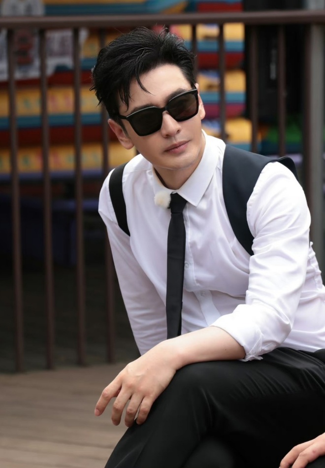 Anh vẫn nam tính và trẻ trung như ngày nào dù đã ở tuổi 46.