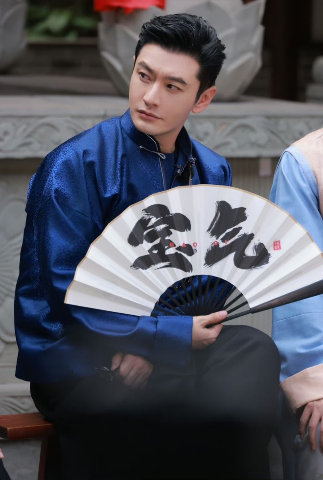 Khó ai ở tuổi của anh có thể cuốn hút được như vậy.