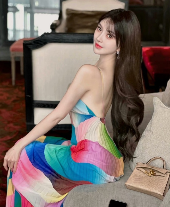 Anh có thời gian hẹn hò với bà mẹ hot girl Diệp Kha.