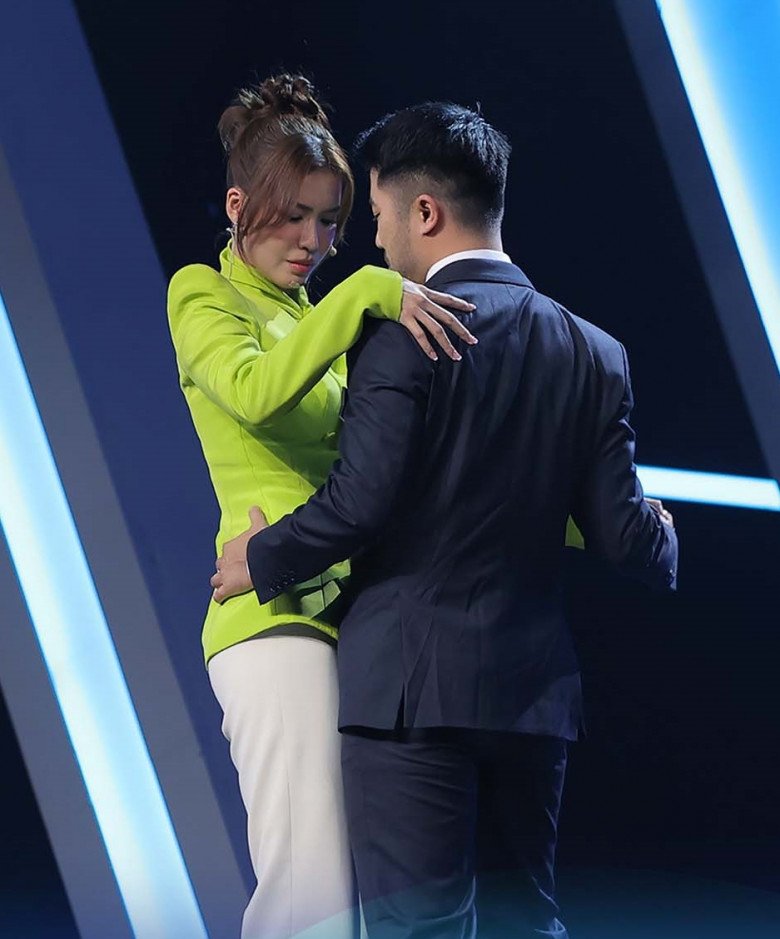 Con rể của amp;#34;Vua hàiamp;#34; Xuân Hinh lên sóng Người Ấy Là Ai, ái nữ xuất hiện giải thích về những lần chồng mặc váy - 16