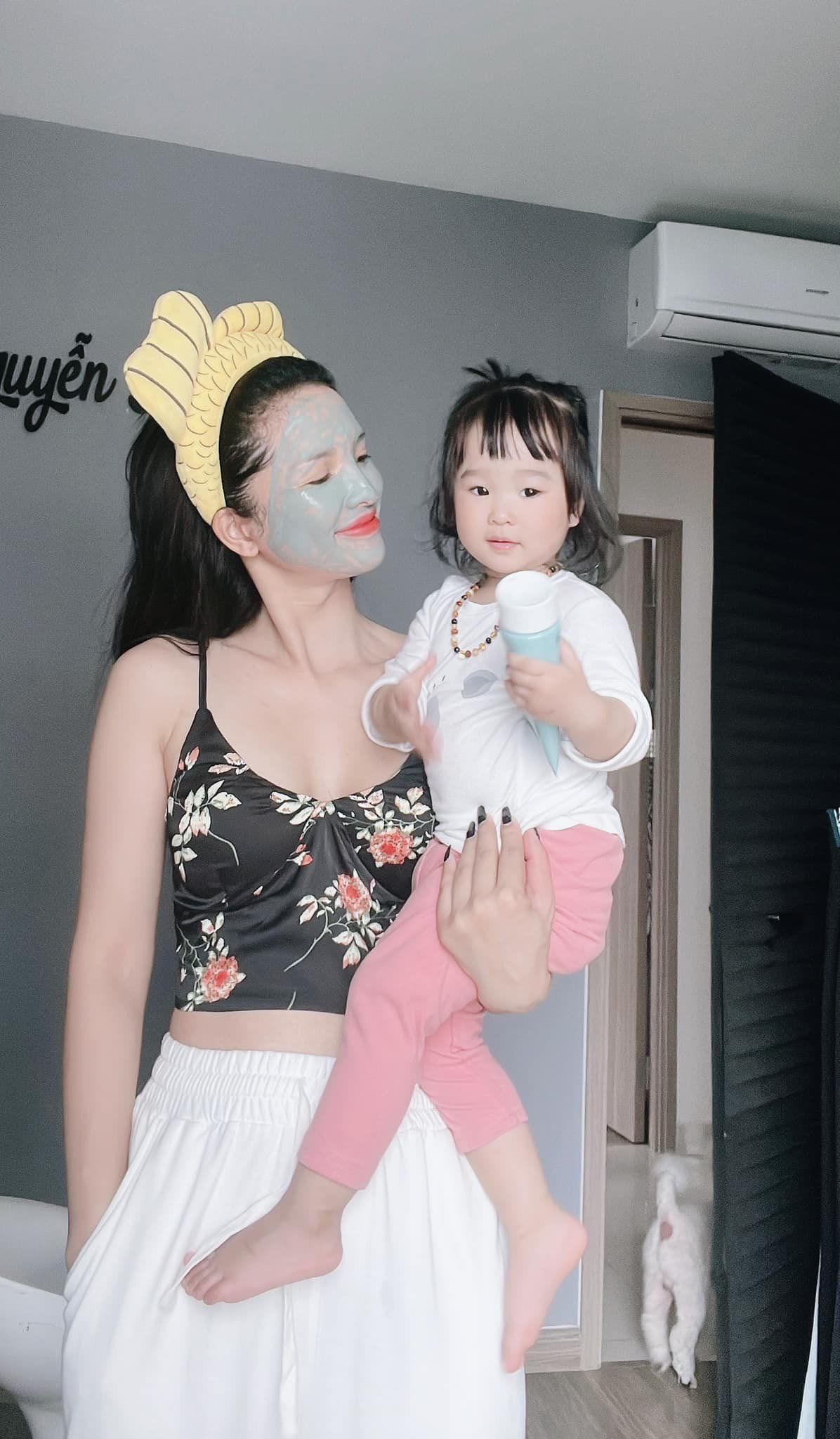 View - Mẹ bỉm 2 con thẩm mỹ đổi đời, đứng cạnh Hoa hậu Thùy Tiên vẫn đẹp rạng ngời, khó bị lấn át