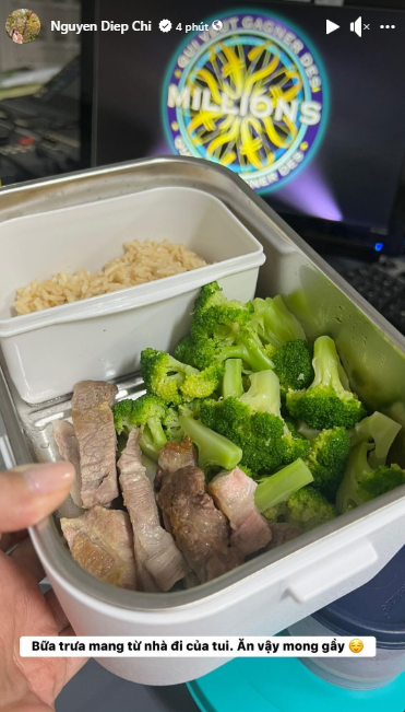 Có thể thấy, nữ đạo diễn Ai Là Triệu Phú ăn trưa khá kiêng khem với gạo lứt, rất ít thịt và bông cải xanh. 