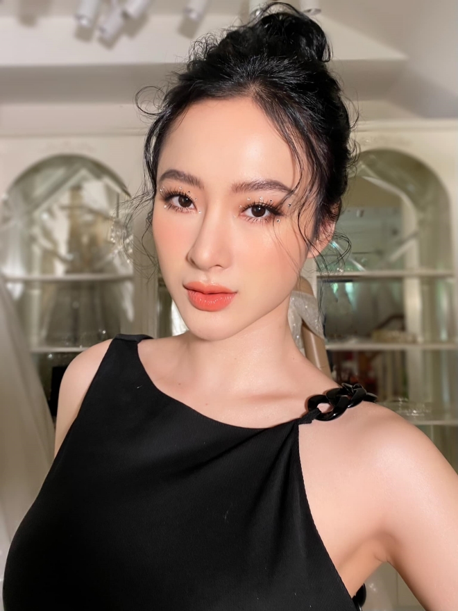 Angela Phương Trinh từng buộc phải nghỉ học khi chưa tốt nghiệp cấp 2 vì cha mẹ nợ nần.