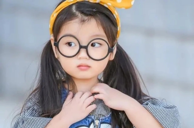 Cô bé Ala Lei với ngoại hình vô cùng xinh xắn đáng yêu.