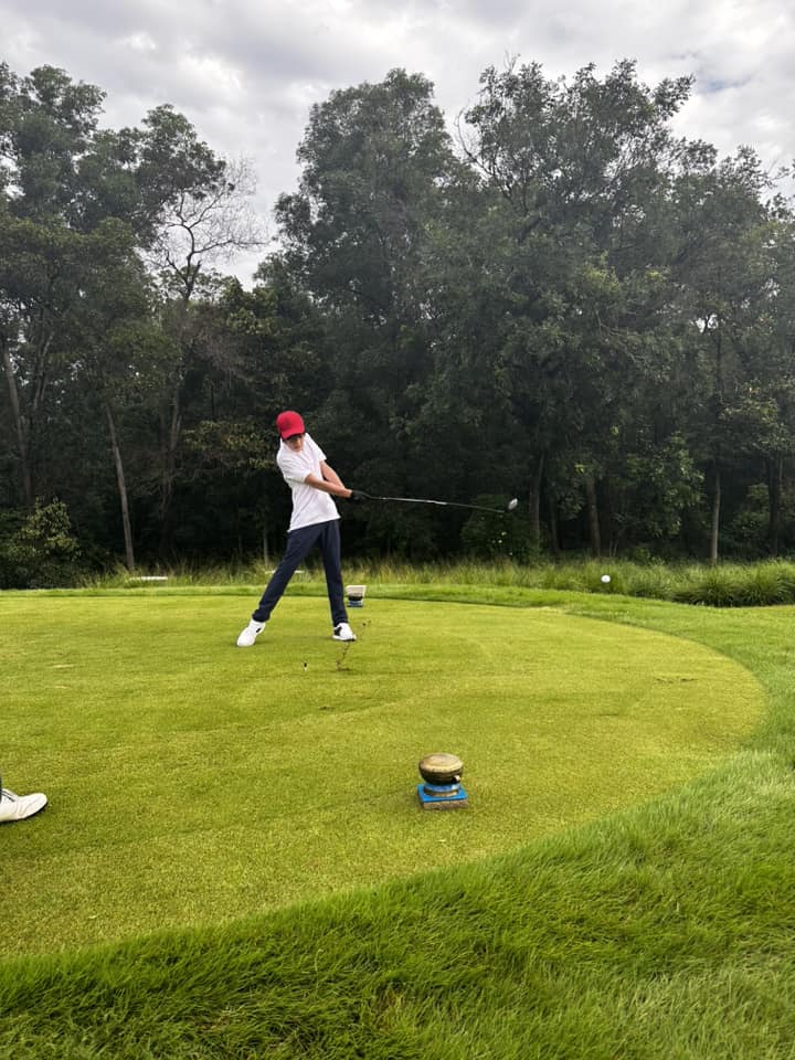 Subeo xuất hiện ở sân golf “đọ gậy” cùng Cường Đôla, 13 tuổi đã có khí chất tổng tài - 5