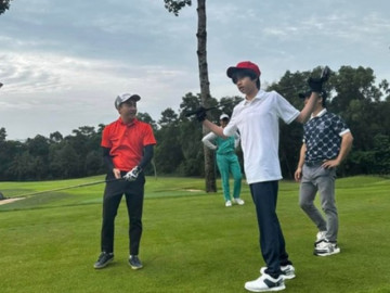 Subeo xuất hiện ở sân golf đọ gậy cùng Cường Đôla, 13 tuổi đã có khí chất tổng tài