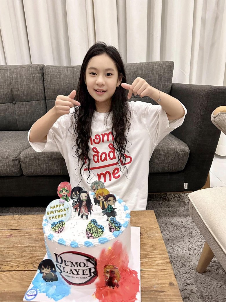 Doanh thu trăm tỷ, Lý Hải Minh Hà đợi con gái 10 tuổi mới tặng một món quà sinh nhật, mở ra bé không dám xài - 7