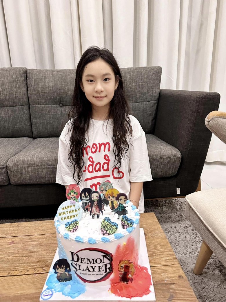 Doanh thu trăm tỷ, Lý Hải Minh Hà đợi con gái 10 tuổi mới tặng một món quà sinh nhật, mở ra bé không dám xài - 5