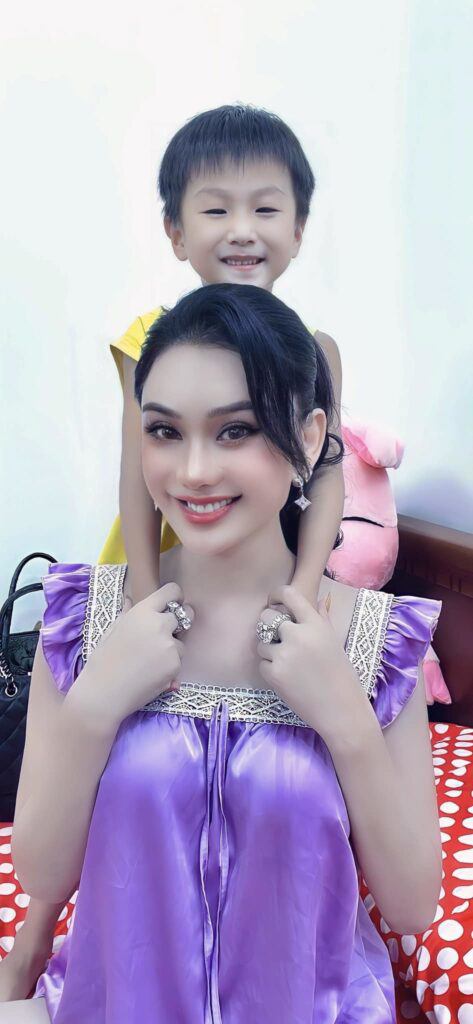 Đứa trẻ được Lâm Khánh Chi vất vả sang Thái nhờ người mang thai hộ giờ đã 5 tuổi, càng lớn càng giống bố - 10