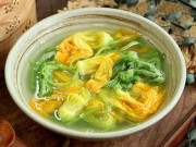 Bếp Eva - Đi chợ gặp loại rau này mua ngay về nấu canh, nó là "kho dinh dưỡng thu nhỏ", cải thiện chứng mất ngủ