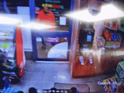 Clip Eva - Clip: Chủ cửa hàng nhanh trí khiến tên cướp bị tóm gọn