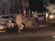 Tin tức - Vợ quấn độc khăn tắm, đuổi theo chồng từ khách sạn ra đường giữa đêm, lý do gây ngỡ ngàng