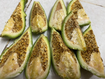 Loại quả xưa từ cây mọc dại nay bán cả trăm nghìn/kg, nhiều người săn lùng để làm thuốc quý, BS cảnh báo dùng cẩn trọng