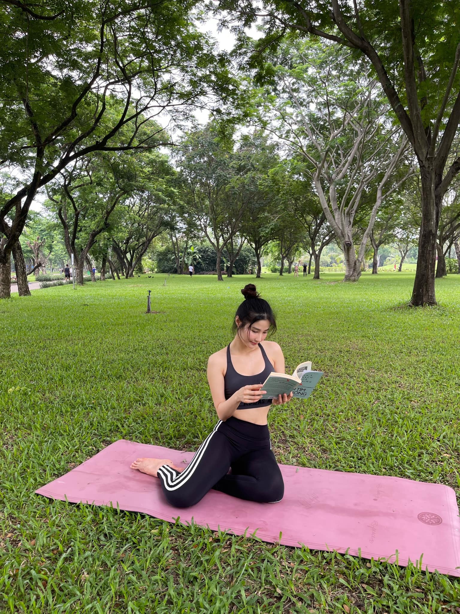 ​​​​Đây không chỉ là một bài tập rèn dáng mà cũng giúp thanh lọc trí óc.