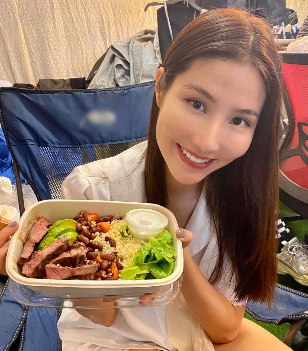 Dù ăn uống khá khắt khe nhưng cô luôn đảm bảo mỗi bữa ăn đều phải đầy đủ dinh dưỡng.