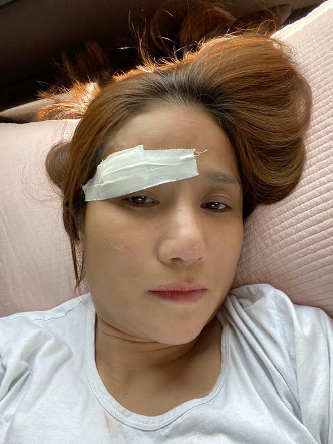 Cô phải tiêm 3 mũi nhưng vẫn giữ bình tĩnh.