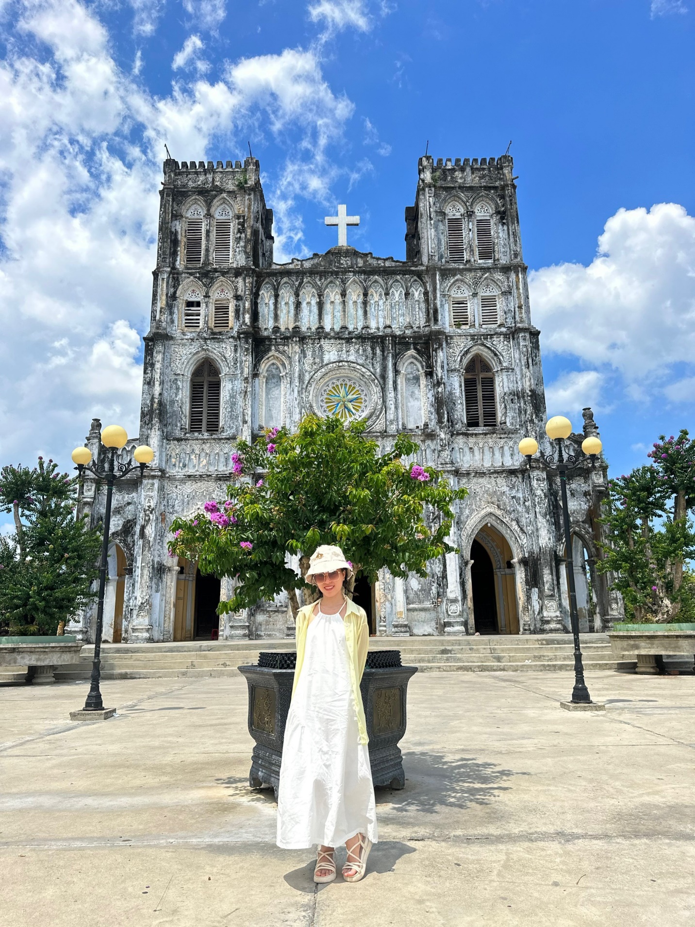 Nhà thờ Mằng Lăng.