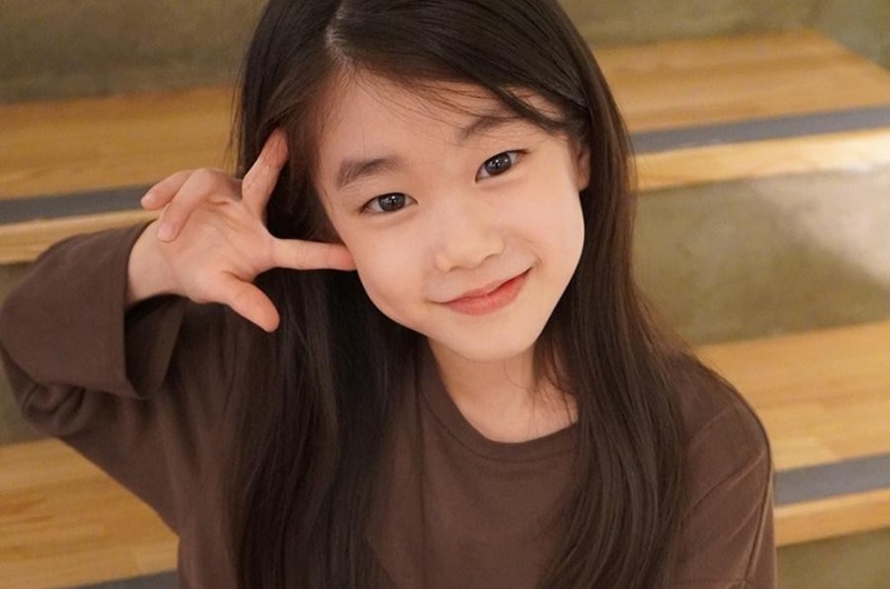 Sinh năm 2012, Park So Yi bắt đầu đóng phim khi mới 6 tuổi, sau đó cô bé gia nhập công ty YG Stage (thuộc ông lớn YG Entertainment). Chỉ trong 6 năm đầu hoạt động, sao nhí đã góp mặt trong hơn 20 bộ phim.
