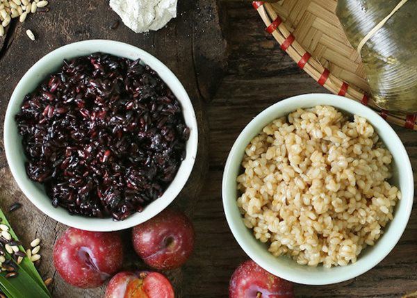 Tết Đoan ngọ nên ăn cơm rượu màu đen hay màu vàng? Ăn thế nào để tốt cho sức khỏe mà không bị say? - 2