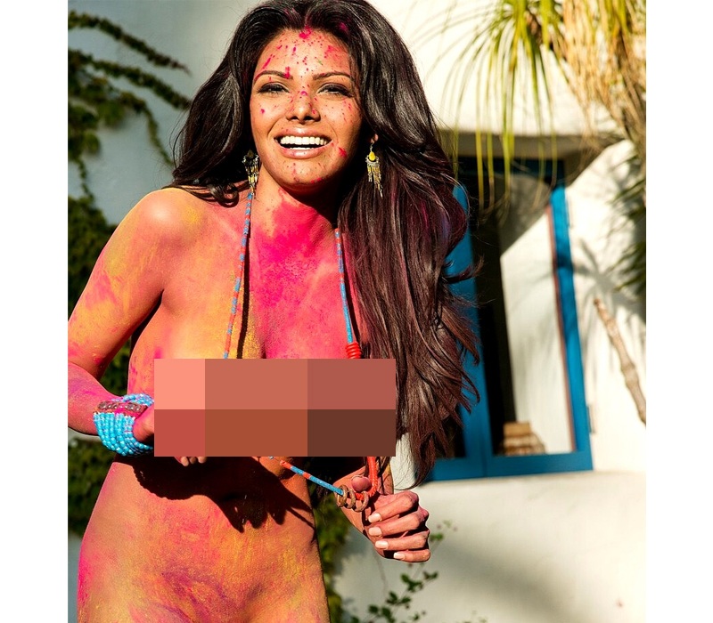 Hàng loạt chương trình truyền hình, báo chí Ấn Độ kịch liệt phản đối, chỉ trích việc Chopra tham gia chụp ảnh khỏa thân cho Playboy nhưng bộ hình của cô vẫn phát hành 2 năm sau đó.
