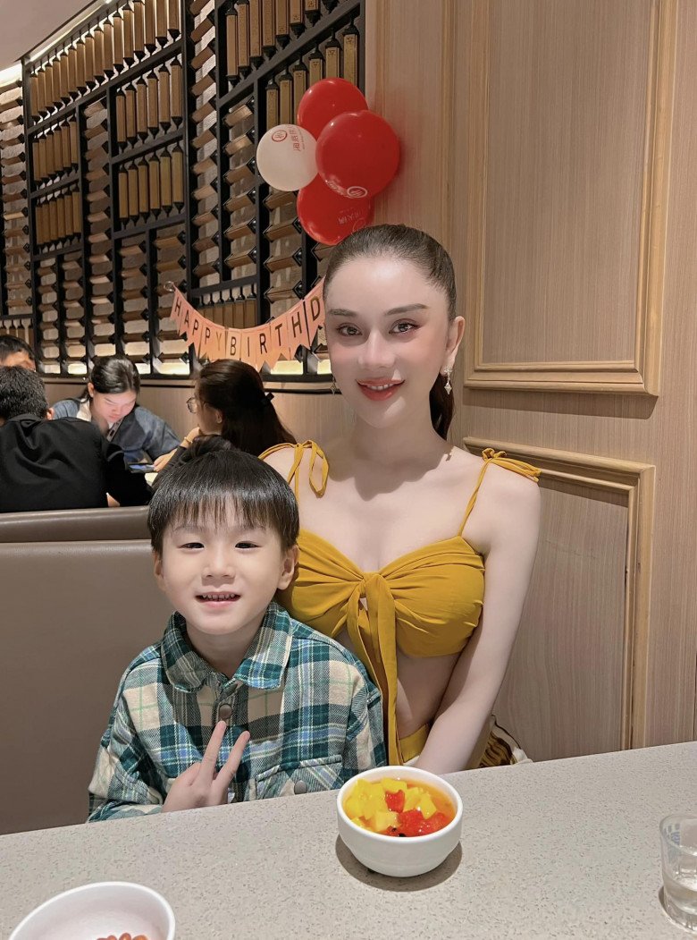 Chi 2 tỷ phẫu thuật thẩm mỹ hậu ly hôn, Lâm Khánh Chi 46 tuổi làm mẹ đơn thân xinh đẹp, cho con cuộc sống sung túc - 1