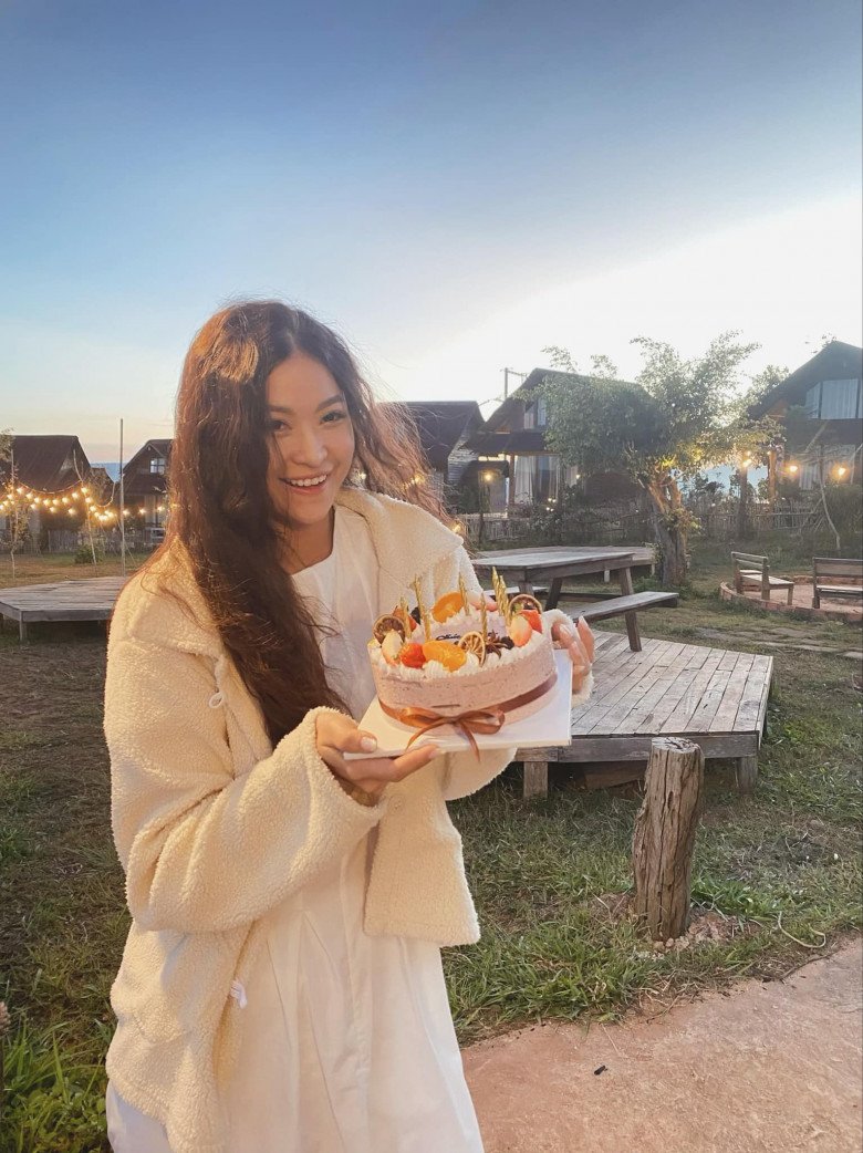 BTV Thời sự Cẩm Tú - cô gái duy nhất lấy chồng nhờ Người Ấy Là Ai đã rời VTV - 10