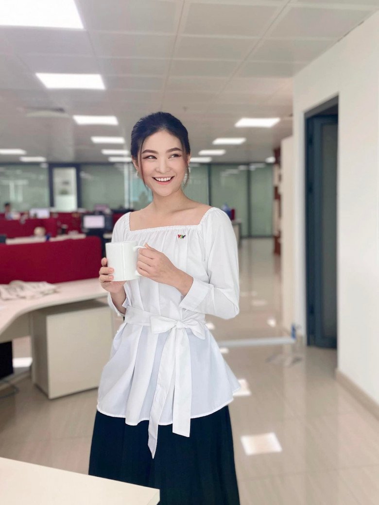 BTV Thời sự Cẩm Tú - cô gái duy nhất lấy chồng nhờ Người Ấy Là Ai đã rời VTV - 6