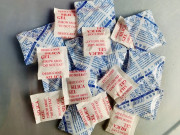 Nhà đẹp - Gói hút ẩm đừng vội vứt đi, giữ lại giúp mang tới nhiều lợi ích không tưởng, tiết kiệm cả đống tiền mỗi tháng