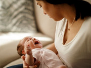 Bà bầu - Sang thăm tôi đẻ, bạn thân lỡ miệng nhận xét về em bé khiến tôi biết mình đã bị cướp chồng