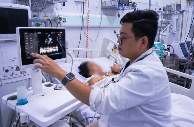 Chị D. đã nhập viện trong tình trạng khó thở, phải ngồi để thở suốt đêm. 