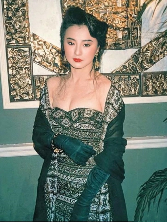 Nhan sắc của Lý Tái Phụng khiến cô được ví von là thiên thần hành động.