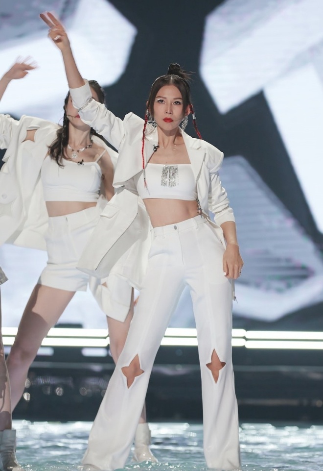 Thái Thiếu Phân dễ về dáng sau khi sinh con.